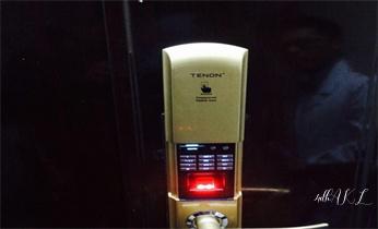專業開汽車鎖-24小時上門開修換鎖芯體-保險箱櫃-電子智能門禁指紋密碼鎖安裝開鎖維修-配汽車防盜遙控芯片鑰匙後備箱附近服務公司電話九龍城區 深水埗 元朗 油尖旺 中西 西貢 灣仔 觀塘 屯門
