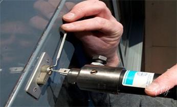 專業開汽車鎖-24小時上門開修換鎖芯體-保險箱櫃-電子智能門禁指紋密碼鎖安裝開鎖維修-配汽車防盜遙控芯片鑰匙後備箱附近服務公司電話香港離島葵青沙田西貢大埔北區元朗屯門